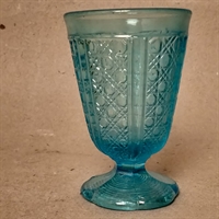turkisfarvet glas på fod mønsteret presset glaspokal genbrugsbutik